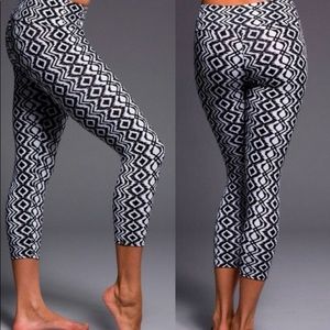Onzie hot yoga Capri pants black diamond s/m
